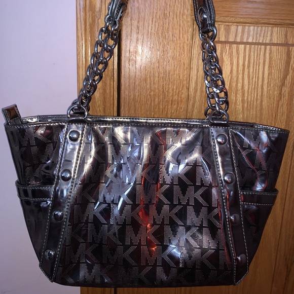Grey metallic Michael Kors hand/shoulder bag!💖 - Picture 2 of 5